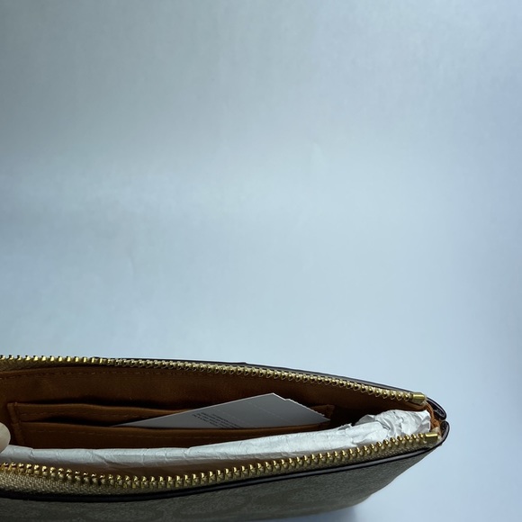 Coach Wristlet Corner Zip In Signature Canvas - Picture 5 of 10